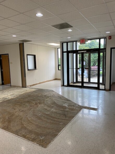 More Photos Of 83 S Putt Corners Rd, New Paltz Distribution For Lease