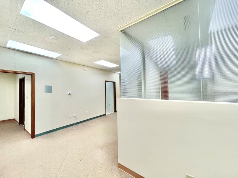 More Photos Of 608 W Lincoln Hwy, Merrillville Office Residential For Lease