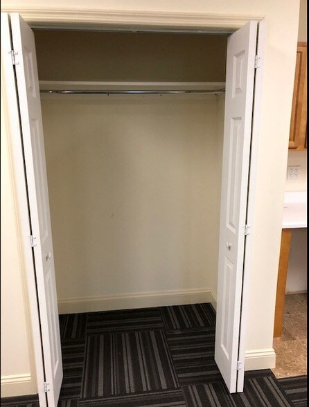 More Photos Of 4366 Victory Blvd, Staten Island Warehouse For Lease