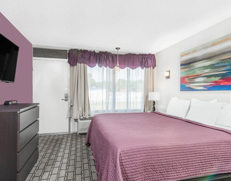 More Photos Of 52601 Holiday Dr, Saint Clairsville Hotel For Sale