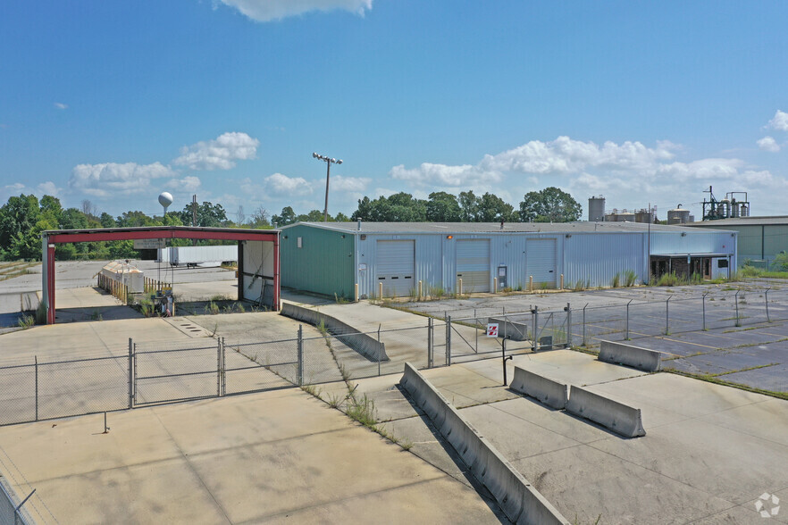 Primary Photo Of 406 Summit Rd, Eden Truck Terminal For Sale