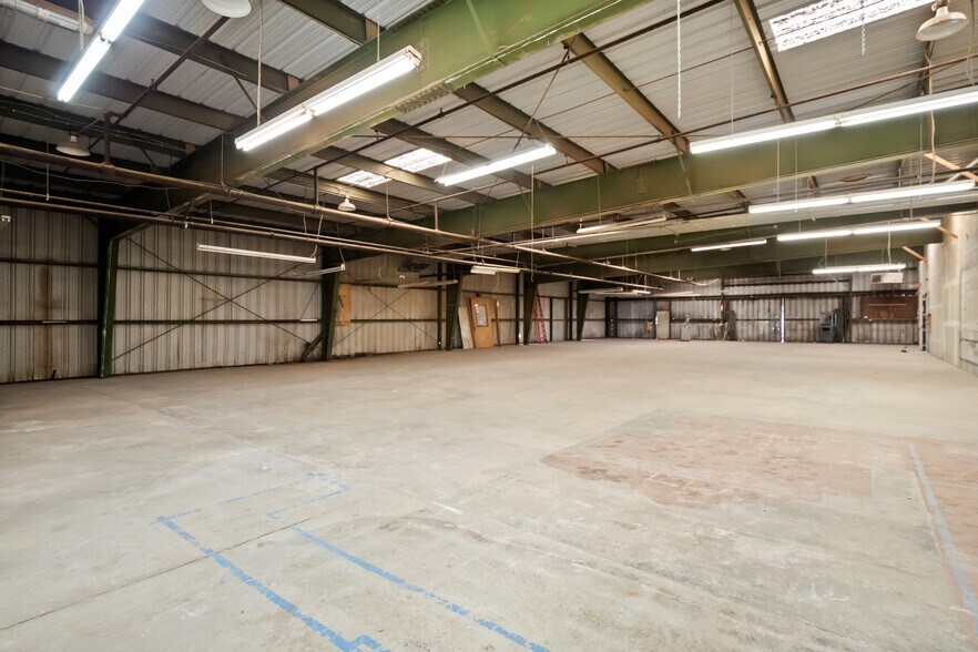 More Photos Of 2025-2035 Newcomb Ave, San Francisco Warehouse For Lease