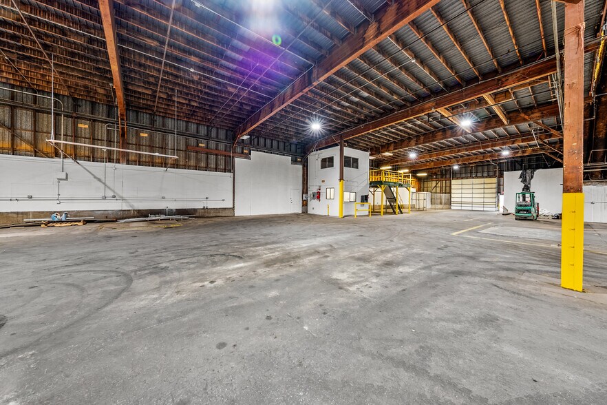 More Photos Of 1385 Antelope Rd, White City Manufacturing For Lease