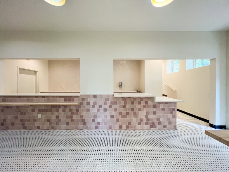 More Photos Of 711 Catherine St, Atlanta Office For Lease