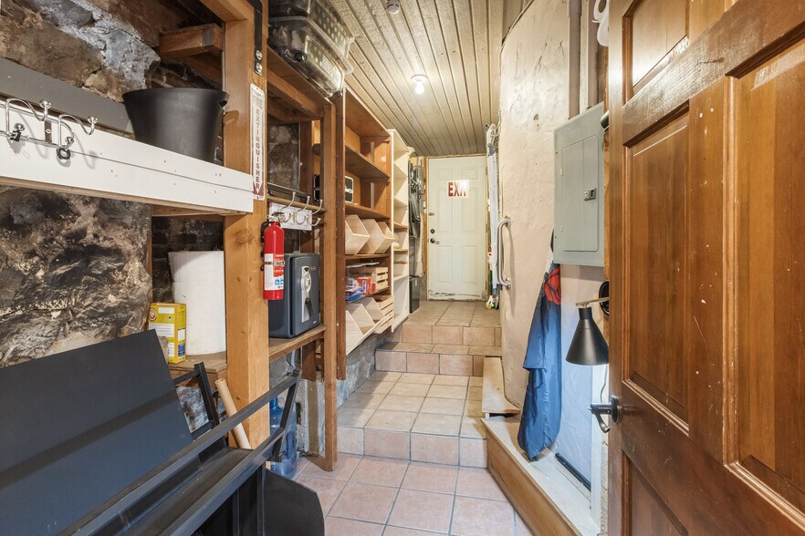 More Photos Of 40 Main St, Bisbee General Retail For Sale