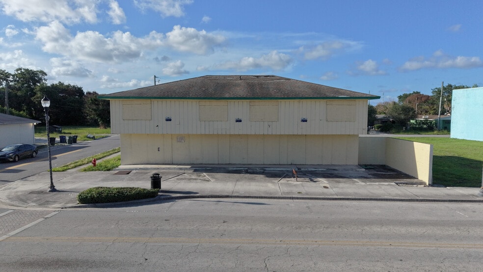 Primary Photo Of 1140 Avenue D, Fort Pierce Light Manufacturing For Sale
