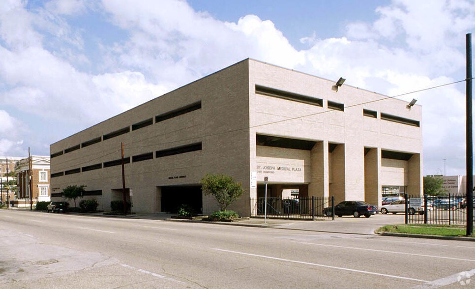 More Photos Of 2101 Crawford St, Houston Medical For Lease