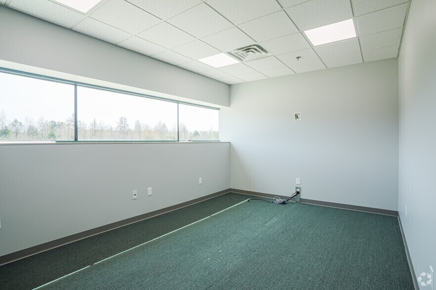 More Photos Of 1060 Commerce Dr, Farwell Manufacturing For Sale