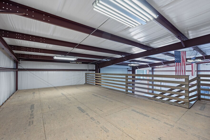 More Photos Of 217 Southern Dr, Johnson City Showroom For Sale