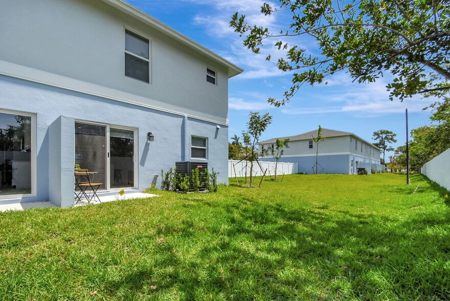 More Photos Of 3871 Patio Ct, Lake Worth Apartments For Sale