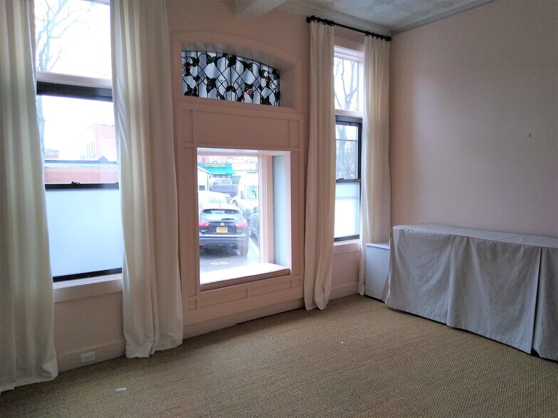 More Photos Of 2094 Boston Post Rd, Larchmont Storefront For Lease
