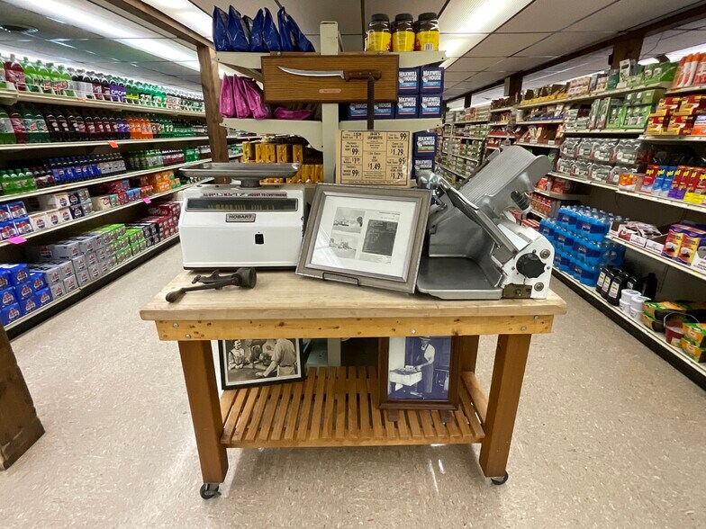 More Photos Of 56 N Howard Rd, Curtice Supermarket For Sale