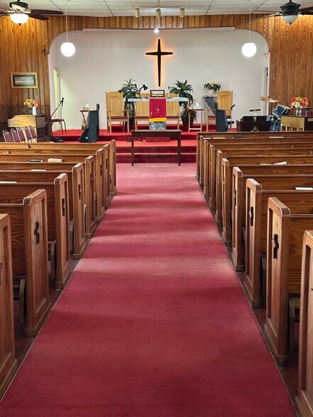 More Photos Of 902 W 36th St, Savannah Religious Facility For Lease