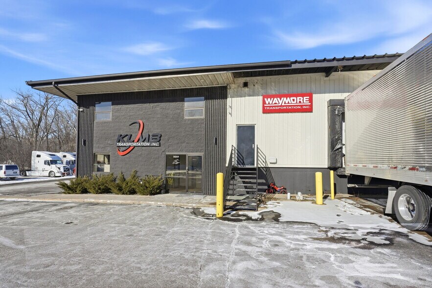 More Photos Of 8201 NE Hickory St, Minneapolis Truck Terminal For Sale