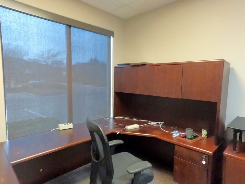 More Photos Of 6570 Naaman Forest Blvd, Garland Medical For Sale