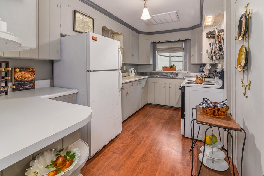 More Photos Of 145 Melrose Ave, Tryon Apartments For Sale