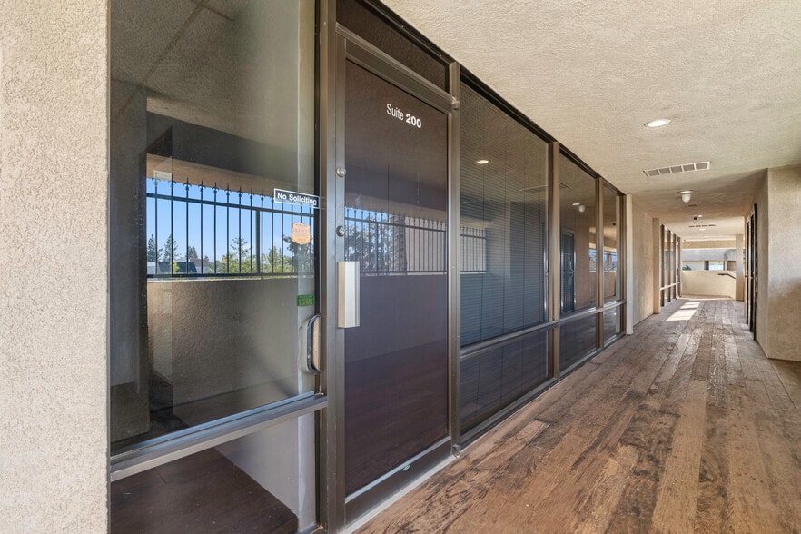More Photos Of 4600 W American Ave, Bakersfield Office For Sale
