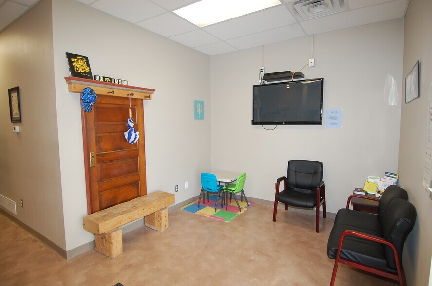 More Photos Of 217 8th Ave, Wellman Medical For Lease