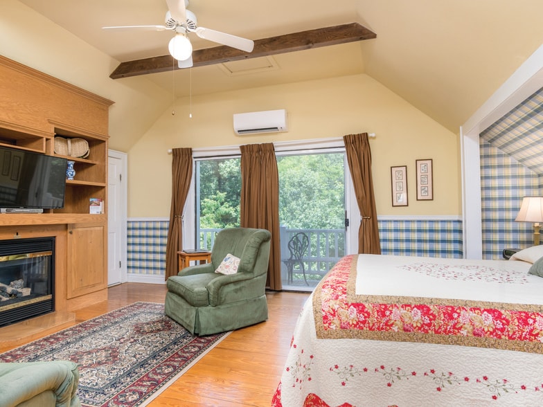 More Photos Of 86 Lily Pad Ln, Flat Rock Hotel For Sale