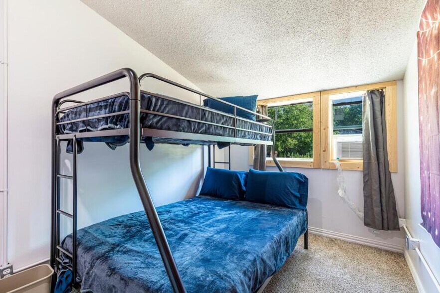 More Photos Of 3402 Goodnight Blvd, Wills Point Research And Development For Sale
