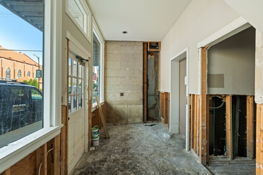 More Photos Of 101 St Clair St, Frankfort Loft Creative Space For Sale