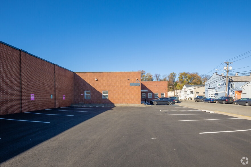 More Photos Of 35 Obrien St, Kearny Manufacturing For Lease