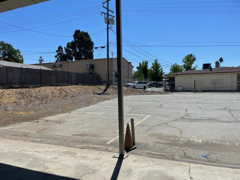 More Photos Of 498 W 6th St, Beaumont Warehouse For Sale