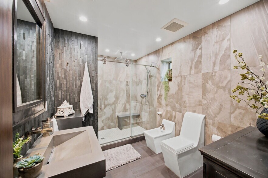 More Photos Of 332 Manhattan Ave, Brooklyn Apartments For Sale