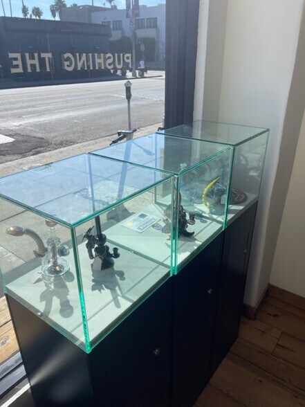 More Photos Of 7219-7223 Melrose Ave, Los Angeles Storefront For Lease
