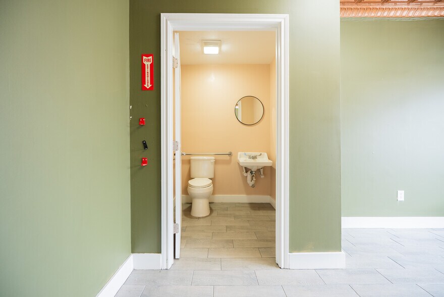 More Photos Of 2319 Main St, Waller Storefront For Lease