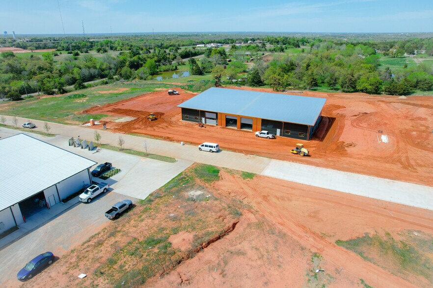 More Photos Of 1662 Freedom Market Pl, Edmond Warehouse For Lease
