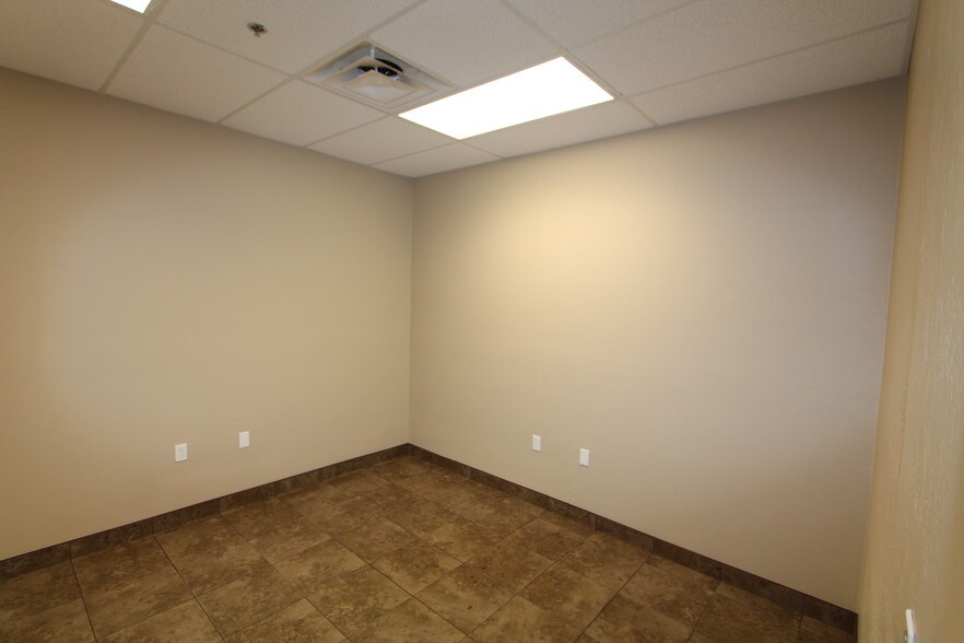 More Photos Of 3048 N Cessna Way, Casa Grande Warehouse For Lease