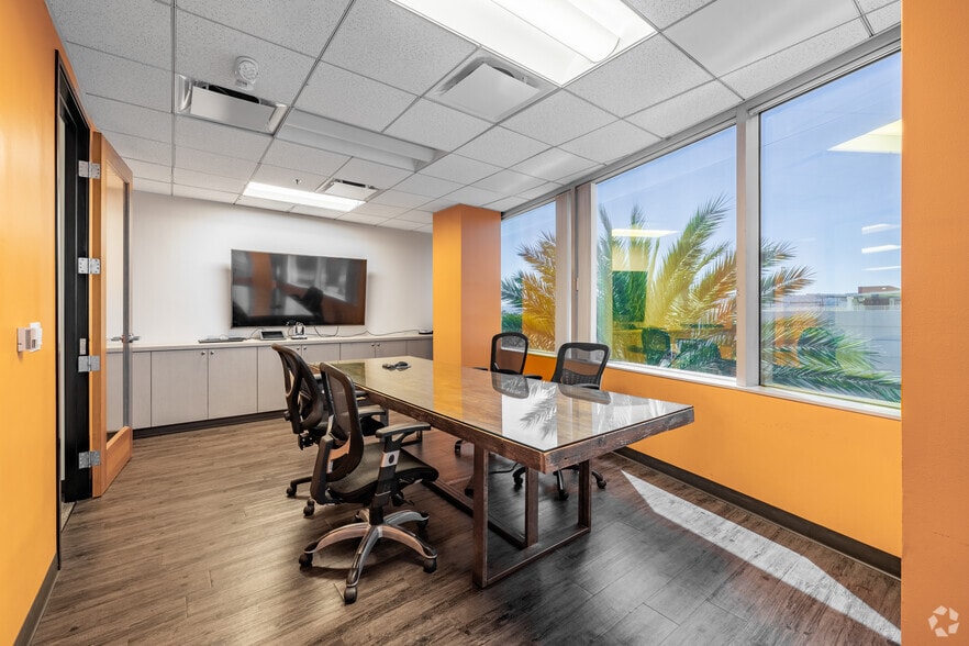 More Photos Of 5805 Sepulveda Blvd, Sherman Oaks Office For Lease