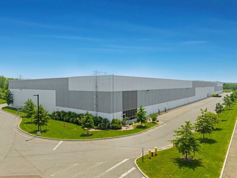 More Photos Of 100 Performance Dr, Mahwah Distribution For Lease