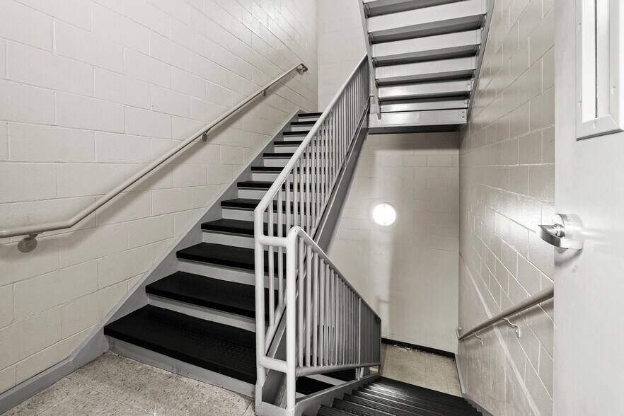 More Photos Of 7200 US-150, Greenville Office For Sale