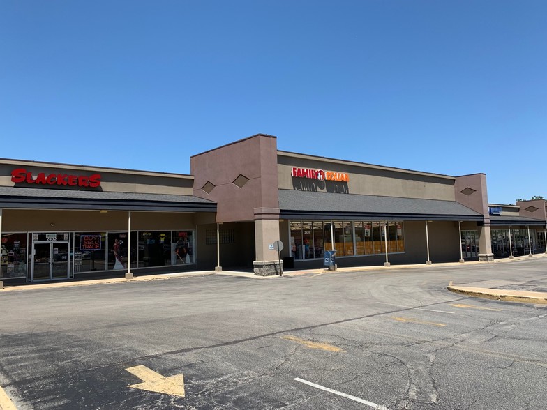 Primary Photo Of 2402-2498 W Clay St, Saint Charles Unknown For Lease