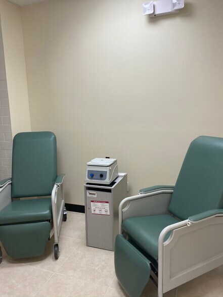 More Photos Of 925 NE 30th Ter, Homestead Medical For Lease