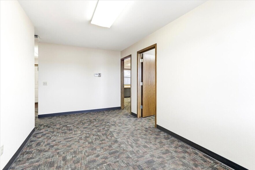 More Photos Of 1910 7th St S, Wisconsin Rapids Office For Sale