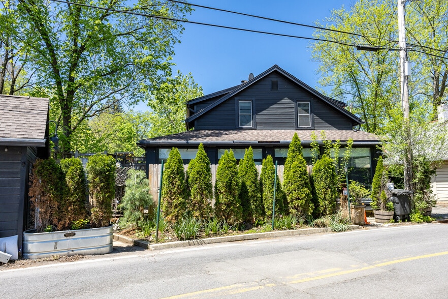 More Photos Of 8 Tannery Brook Rd, Woodstock Specialty For Sale