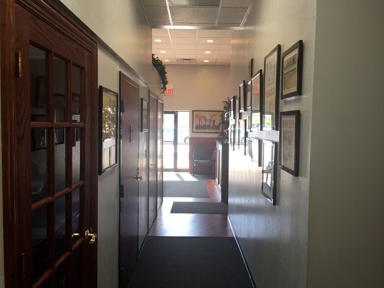 More Photos Of 501 W Colfax St, Palatine Office For Sale