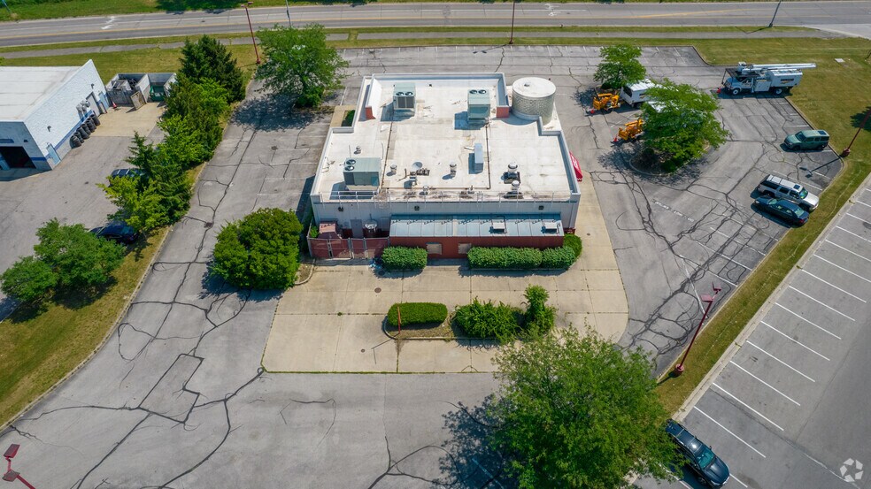 More Photos Of 2375 Silver Dr, Columbus Restaurant For Lease