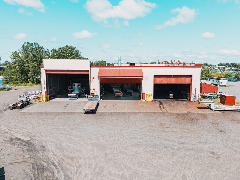 More Photos Of 1905 Rue Émile Bernard, Sorel-tracy Industrial For Sale