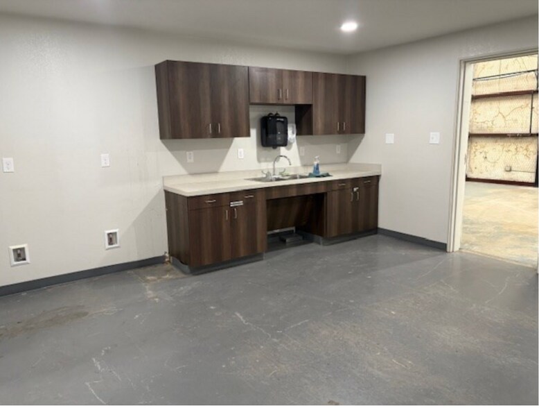 More Photos Of 2812 Cobbler Ln, Kerrville Distribution For Sale