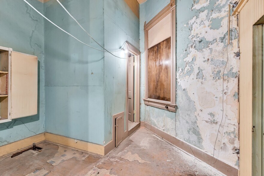 More Photos Of 111-117 Central Plz, Pueblo Storefront Retail Residential For Sale