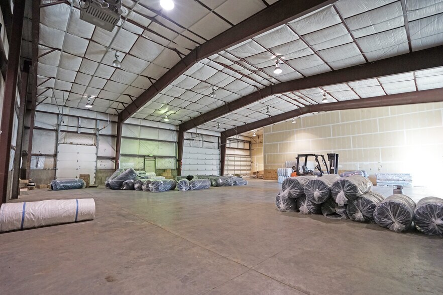 More Photos Of 2001 Ahtanum Rd, Yakima Warehouse For Lease