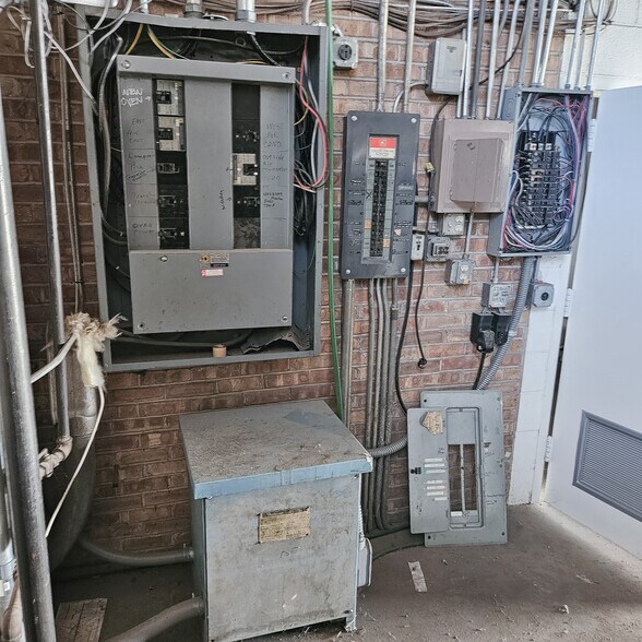 More Photos Of 350 Center St, Grayslake Warehouse For Sale