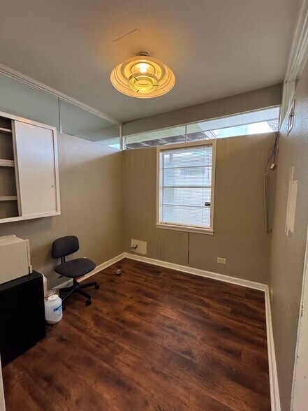 More Photos Of 611 N Esplanade St, Cuero Medical For Sale