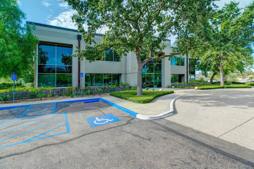 More Photos Of 417 Bryant Cir, Ojai Loft Creative Space For Lease