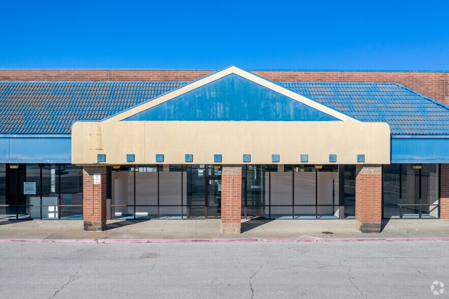 More Photos Of 13520 40 Hwy, Independence Storefront For Sale