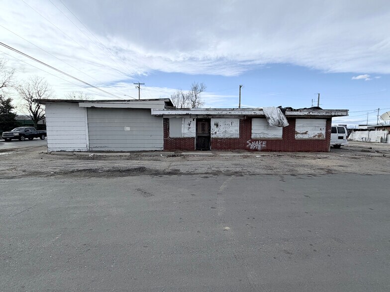 Primary Photo Of 3905 Oneida St, Denver Service Station For Sale